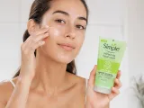 Simple Kind to Skin Refreshing Facial Wash 150ml 2