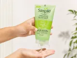 Simple Kind to Skin Refreshing Facial Wash 150ml 3